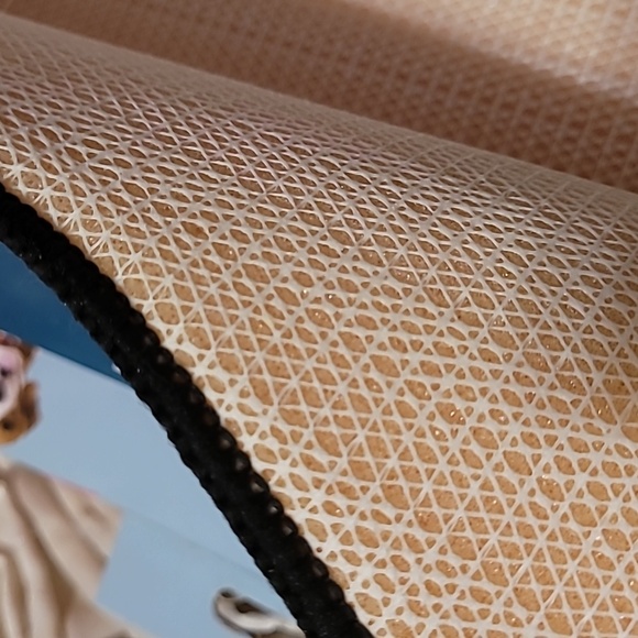 Pet Feeding Mat Pink Non Slip Mat / Placemat Mat - New. - Picture 7 of 8